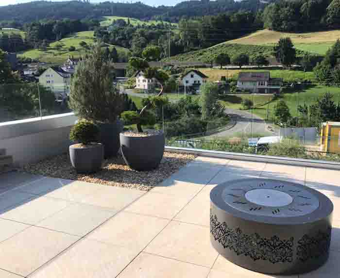Sommerfest - die Grillsaison kann starten - mit dem Aluminium Grill und Blick ins Grüne